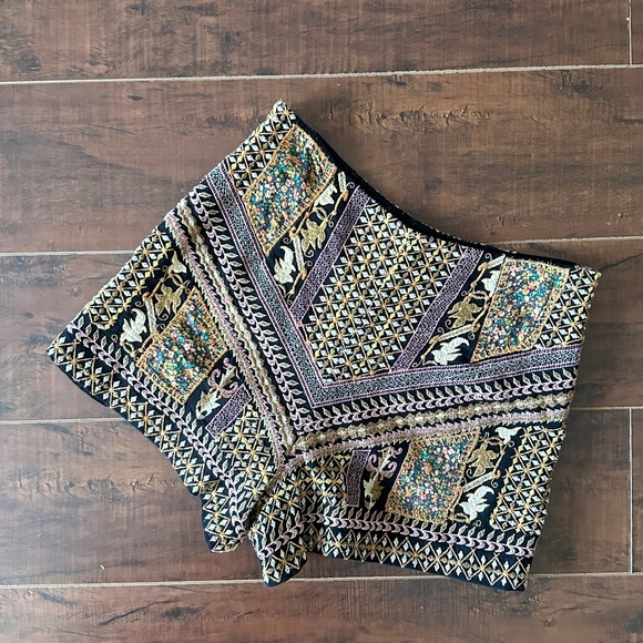 Zara high waisted embroidered shorts with side zipper (size small) - Picture 4 of 8